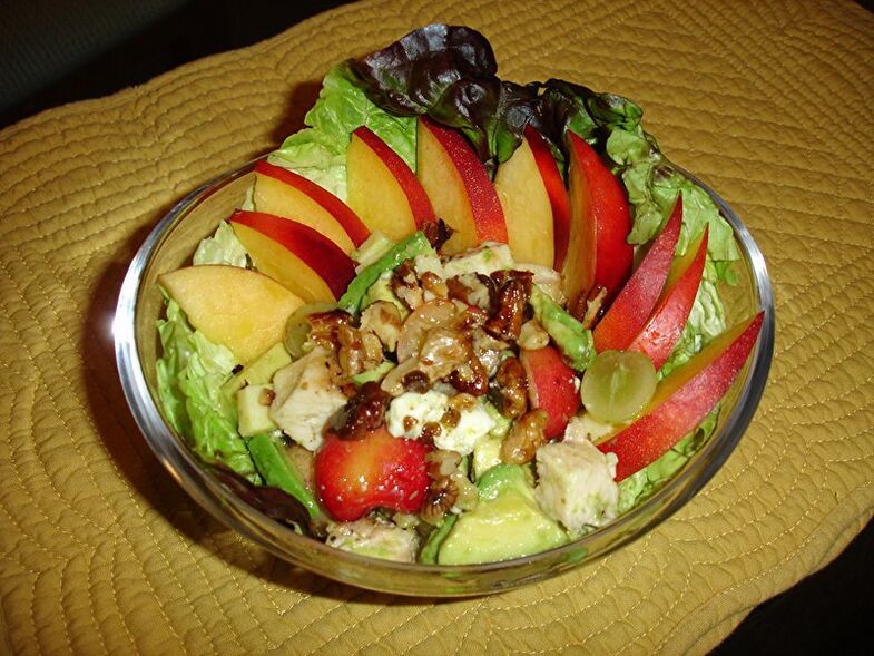 Le pouvoir des salades de noix et de fruits