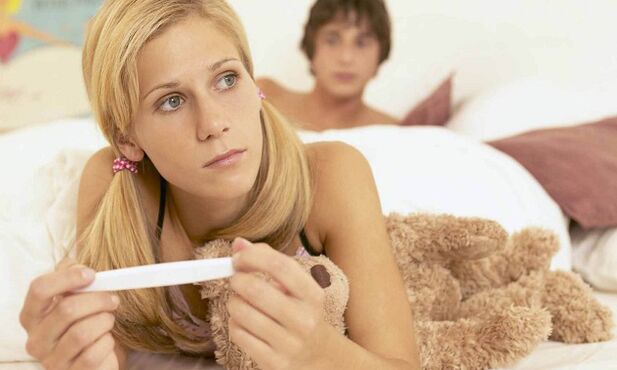 Fille test de grossesse